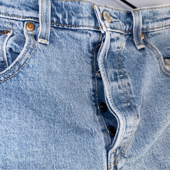 Levis Ribcage Distressed Jeans Shorts Size 30 - Picture 3 of 6